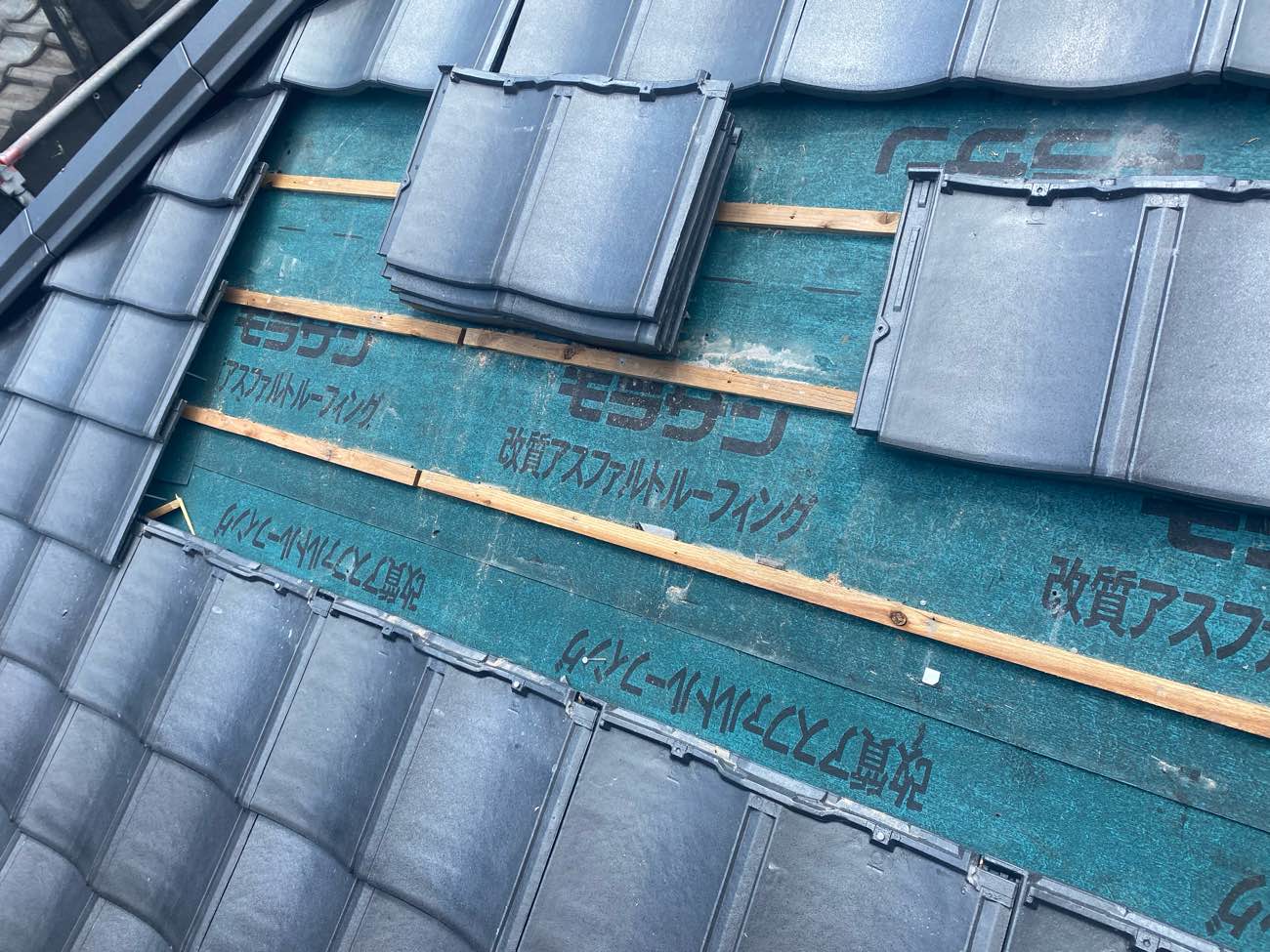 福岡市南区の雨漏りによる屋根葺き替え工事、新規屋根取り付け