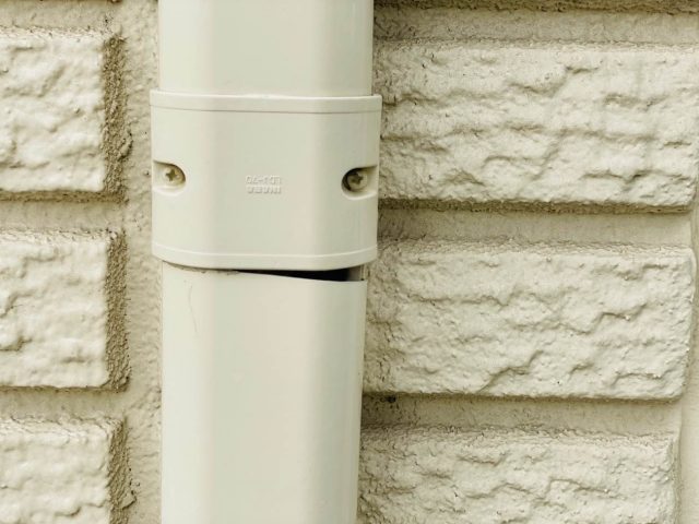 志免町の調査で見つかった縦樋の破損