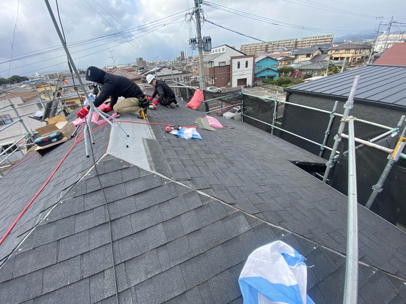 糟屋郡粕屋町の屋根カバー工法、ベランダ雨漏り工事の施工事例