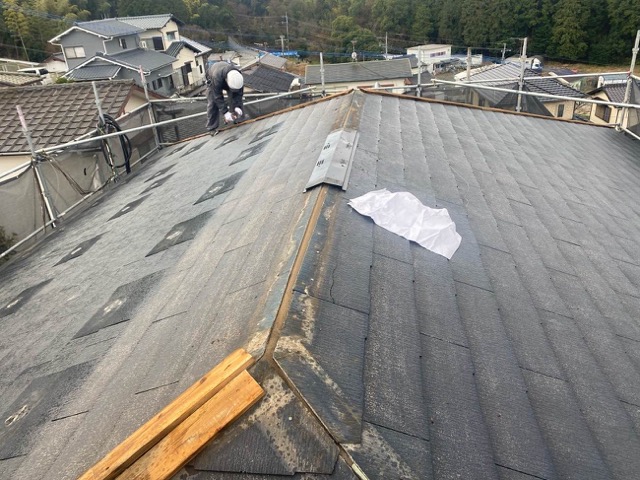 板金撤去、太陽光パネルて撤去、屋根カバー工法