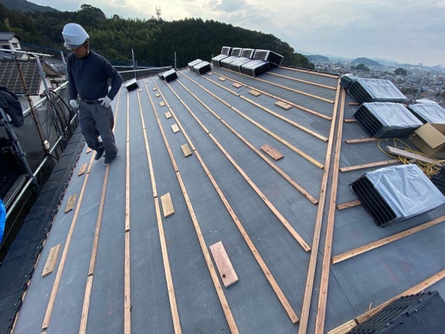 桟木施工、屋根カバー工法