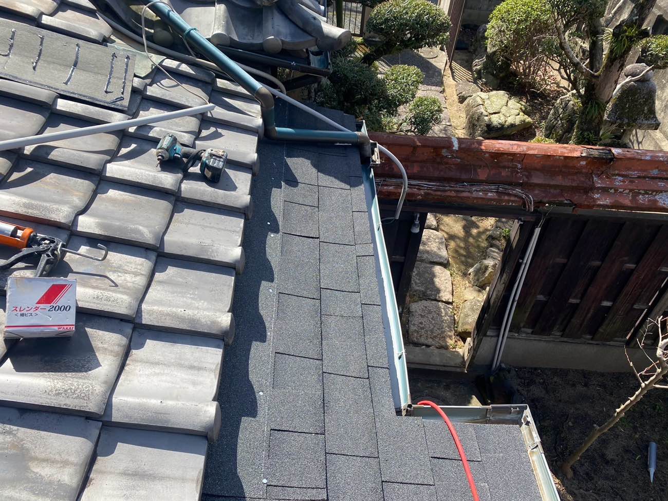 福岡市中央区物件　雨漏り工事　施工事例　新規屋根　取り付け完了　オークリッジスーパー　街の屋根やさん福岡西
