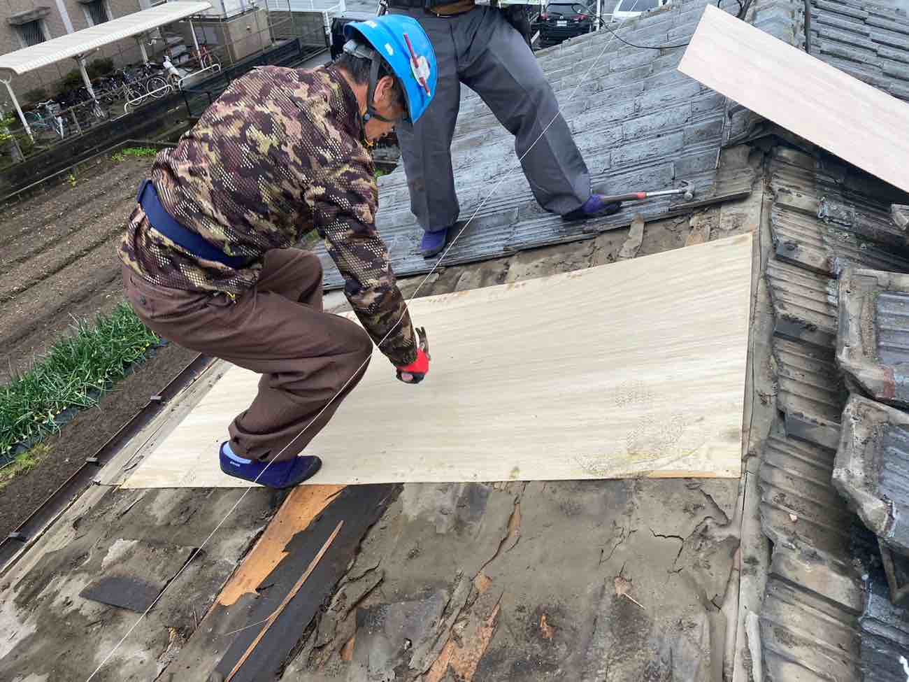 福岡市博多区の屋根葺き直し工事、下地の補修