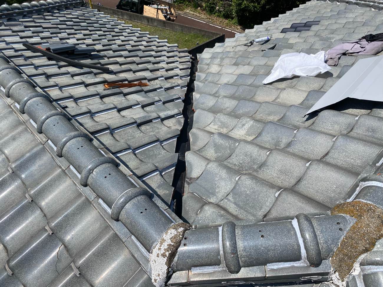 谷板金工事、瓦の復旧