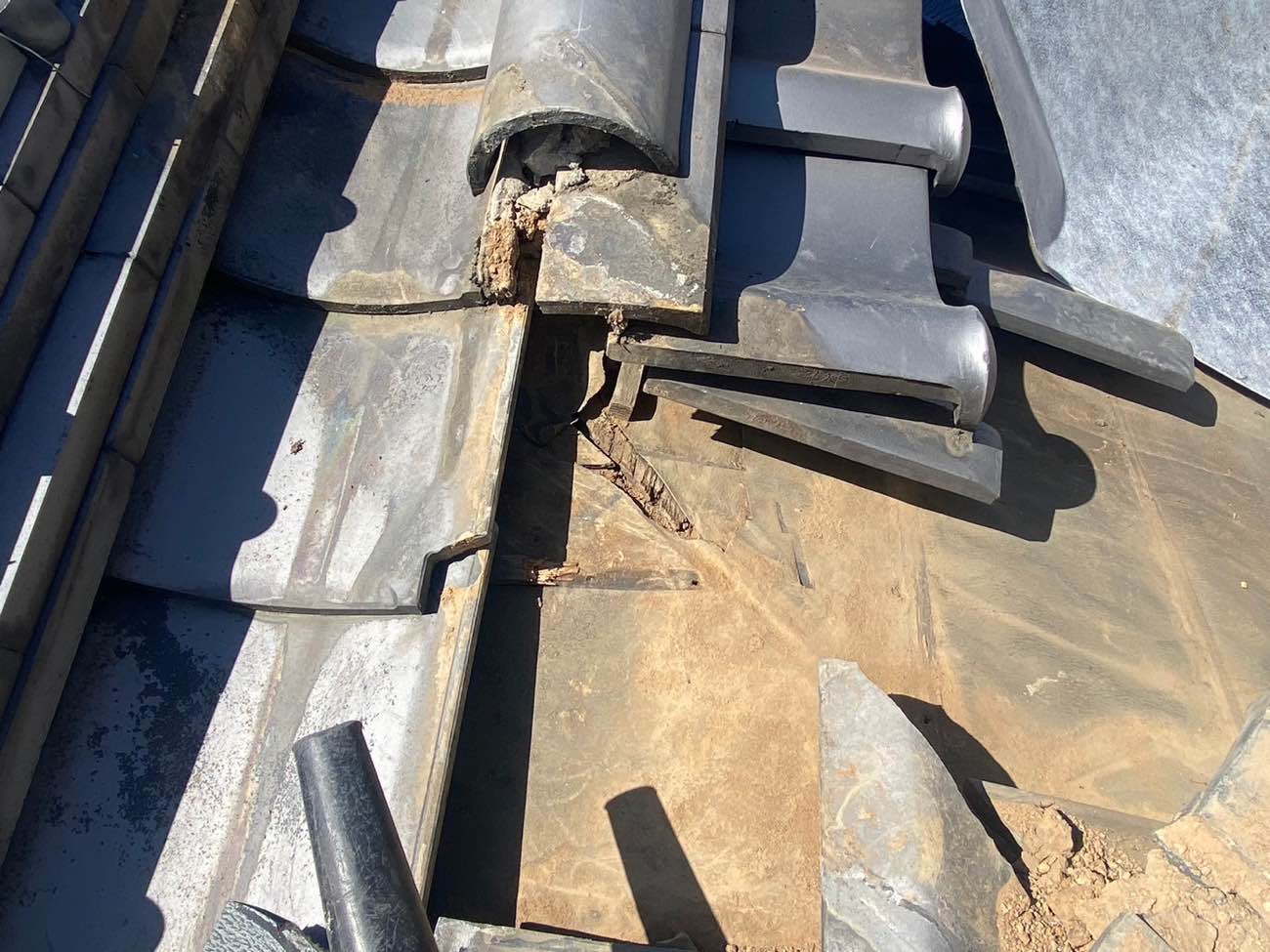 棟瓦の解体、復旧