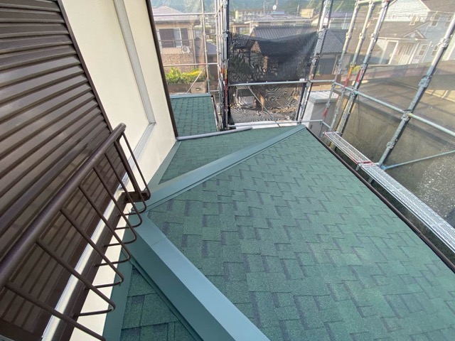 屋根カバー工法完了
