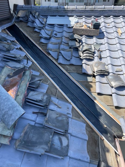 春日市物件の谷板金施工