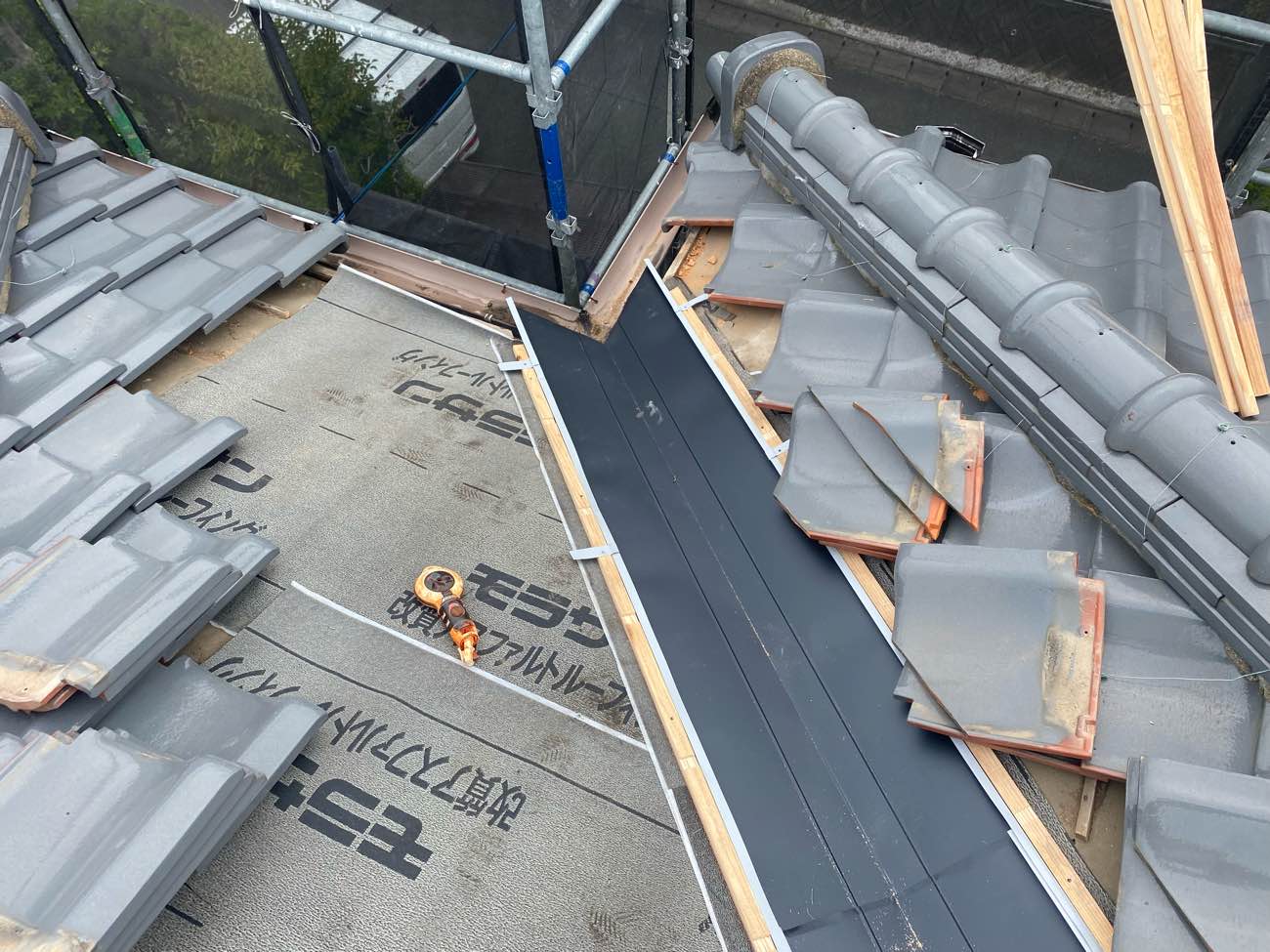 春日市物件、谷板金交換工事