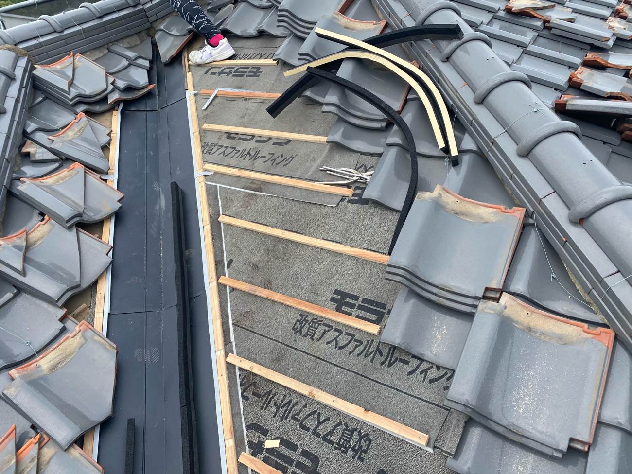 春日市物件、谷板金交換工事