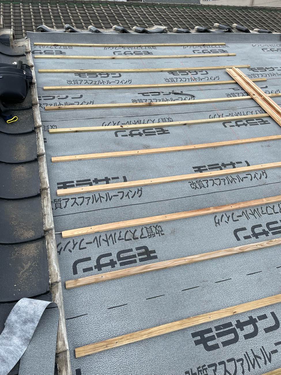 福岡市博多区の雨漏り工事、桟木の取り付け