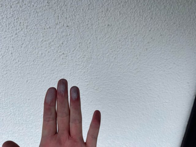 福岡市西区でチョーキングが確認された外壁