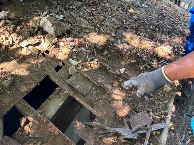 遠賀町の屋根だったとは思えないほど傷んだ下地