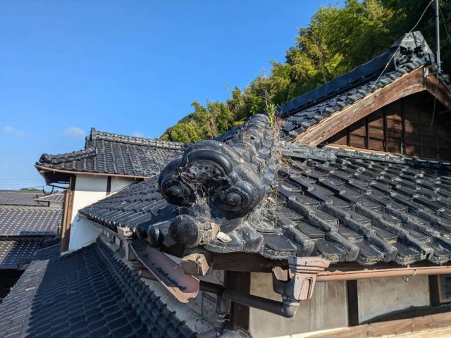 遠賀町の傷みが激しい屋根瓦
