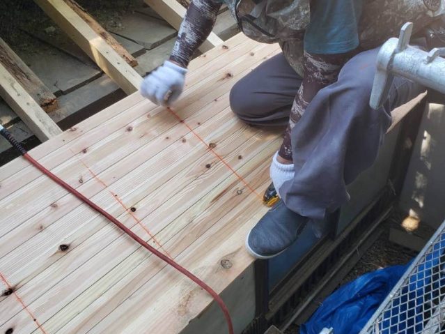 遠賀町で垂木の新設に使う木材