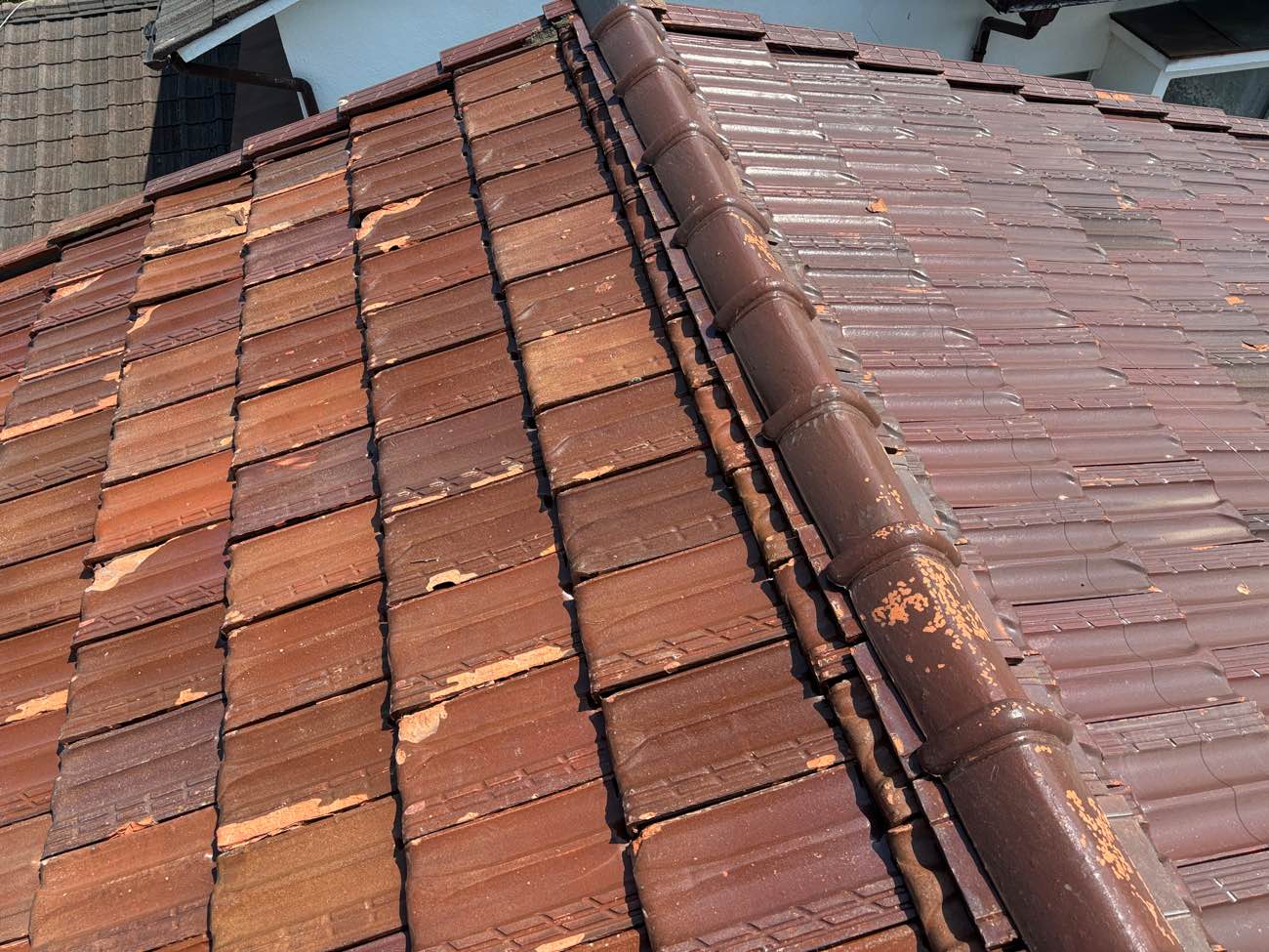 福岡市早良区物件の雨漏り調査、屋根の全景