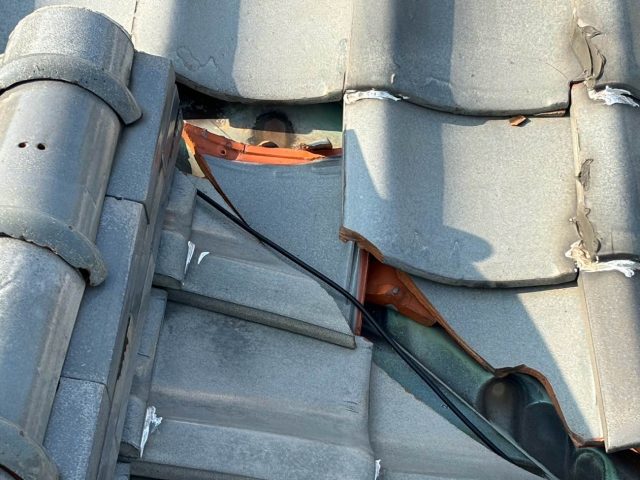 福岡市中央区の壊れて外れた瓦