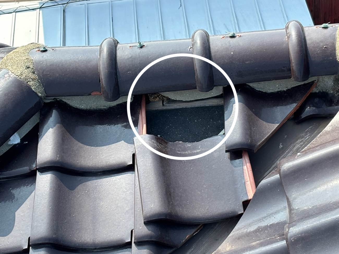 福岡市城南区、瓦のずれ