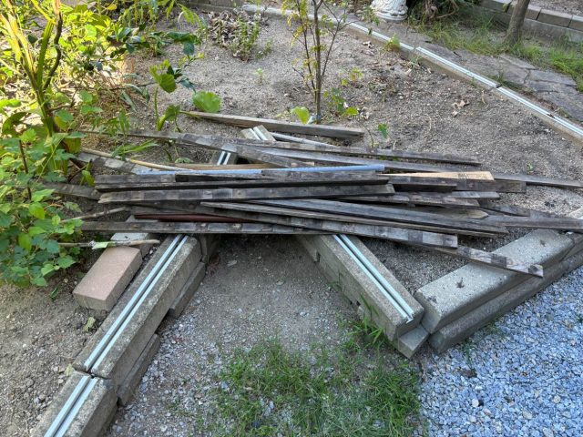 福岡市西区のバラバラに壊れた小屋の支柱