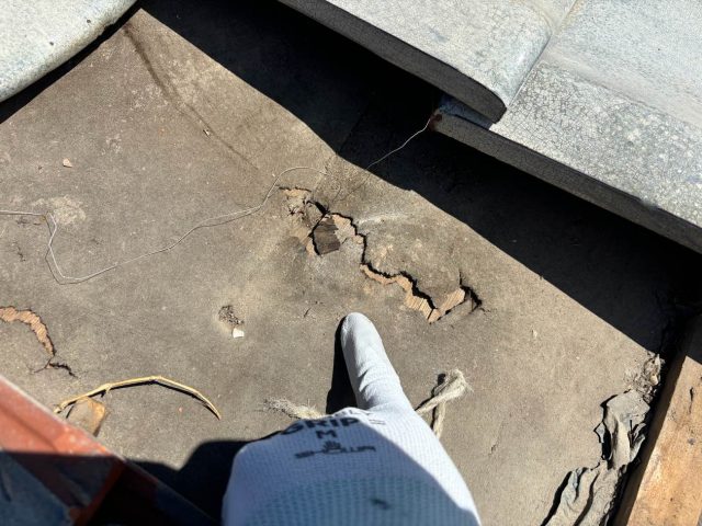 福岡市東区の破れた防水紙