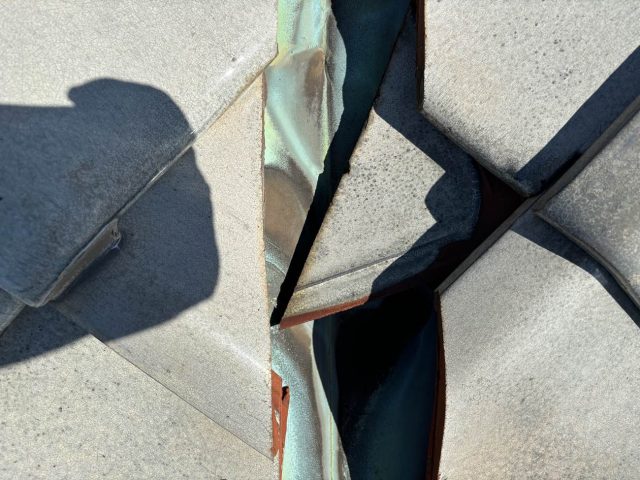 福岡市東区の錆びた谷板金