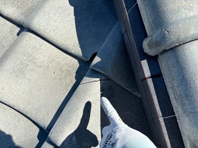 福岡市東区のヒビの入った瓦