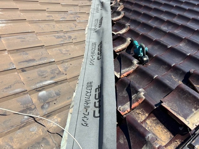 新規防水シート施工、谷板金交換工事