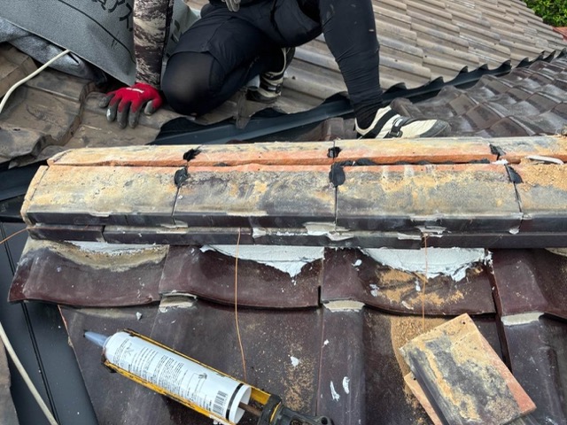 棟瓦の解体、復旧