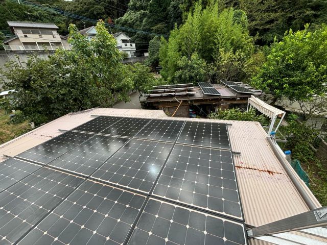 福岡市西区の太陽光パネルが乗った屋根