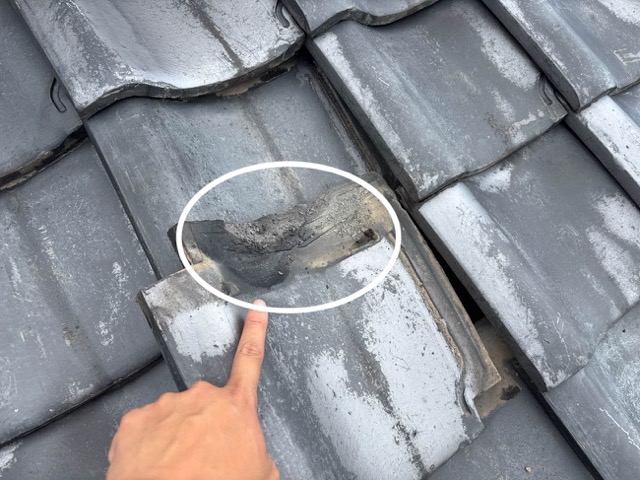 瓦屋根のひび割れ