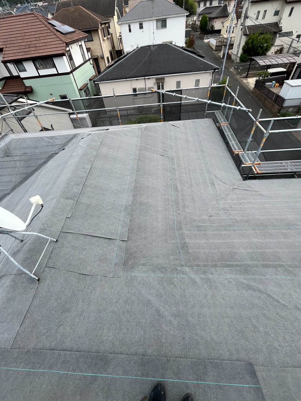 防水シート施工、屋根カバー工法