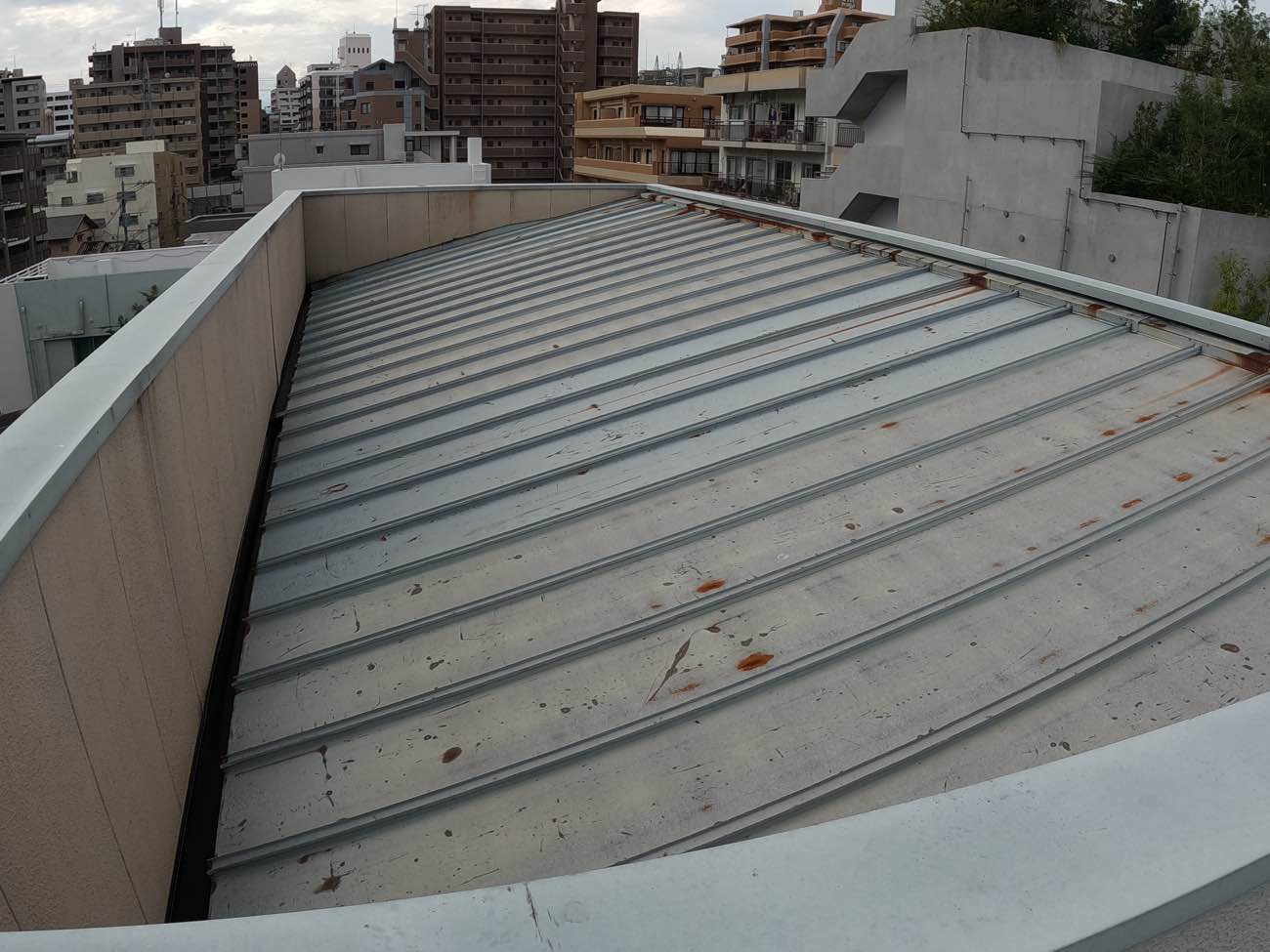 福岡市雨漏り調査、金属屋根のさび