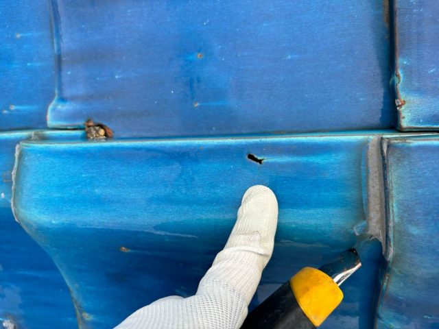 福岡市博多区の屋根瓦に空いていた穴