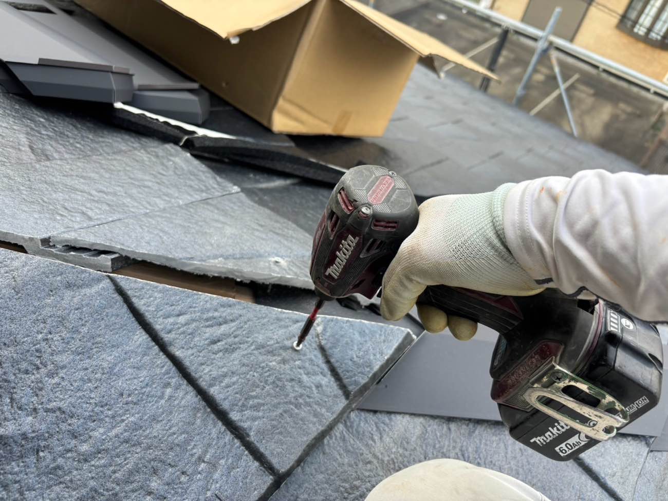 ルーガ鉄平施工、屋根カバー工法