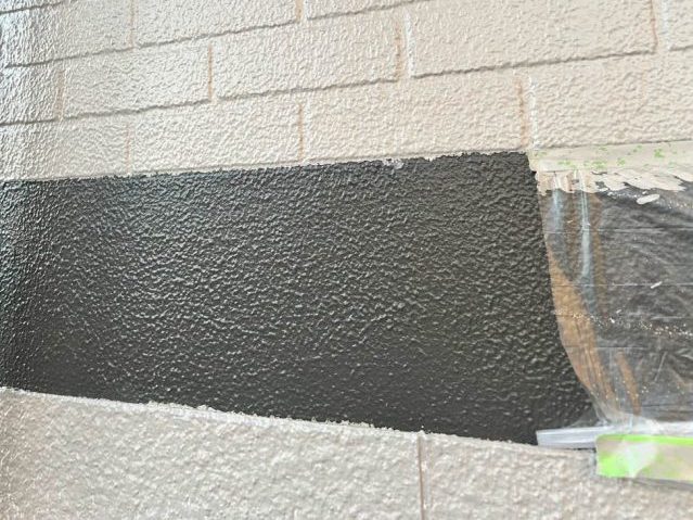 糸島市にて雨漏り修理として外壁の塗装中