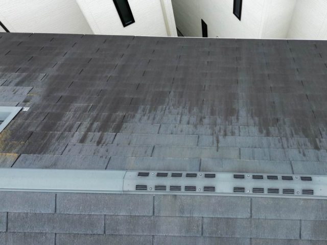 太宰府市のひどく褪色した屋根のスレート