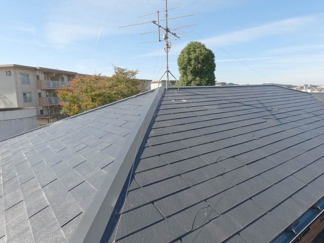 志免町の10年前にメンテナンスしたコロニアルの屋根