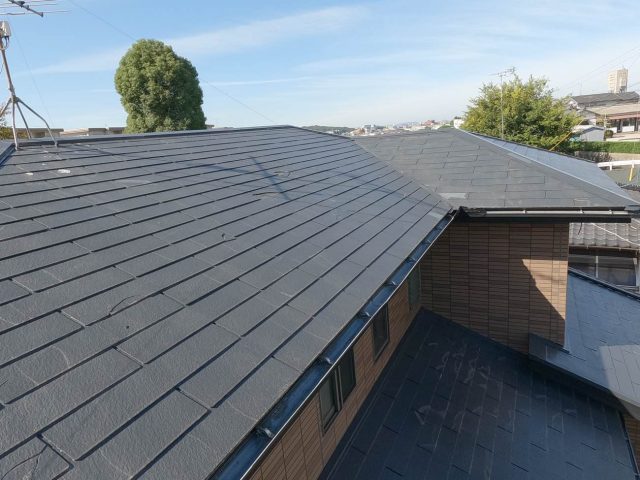 志免町の傷んだコロニアル屋根