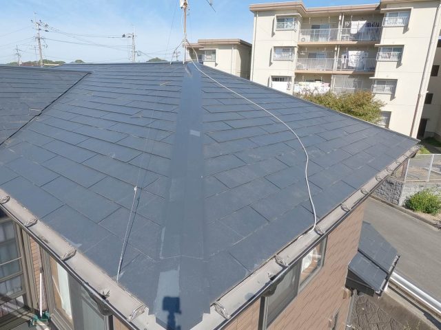 志免町の棟板金も経年劣化した屋根