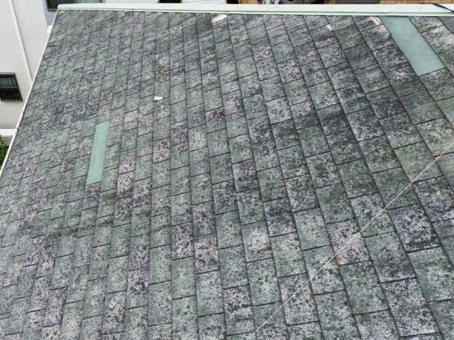 福岡市中央区の老朽化が目立つコロニアルの屋根