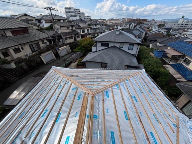 福岡市東区の屋根葺き替え工事、桟木の施工