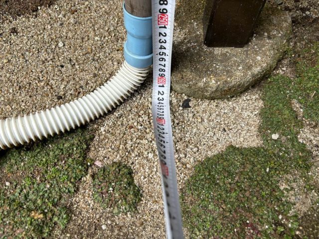 須恵町で適切に排水できていないドレンホース