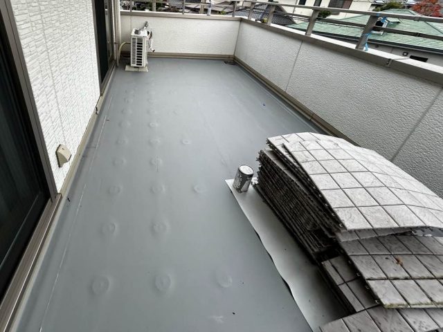 福岡市西区でシート防水が済んだベランダ