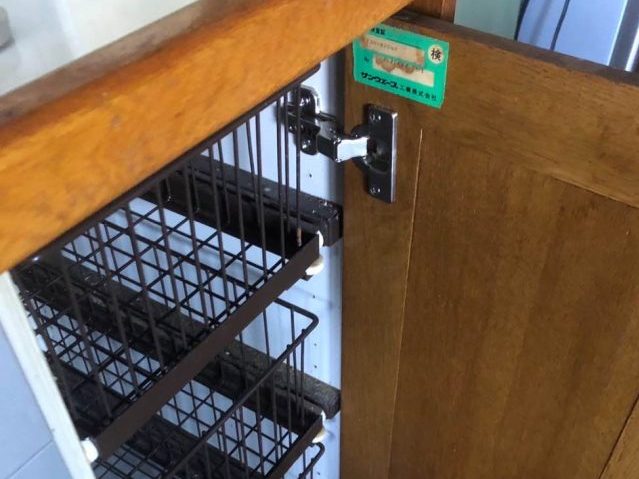 福岡市中央区のヒンジを直した開き戸