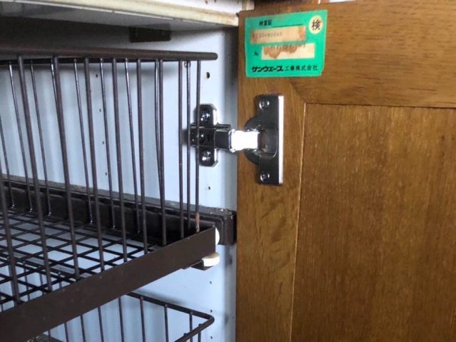 福岡市中央区の外れたヒンジの修理後