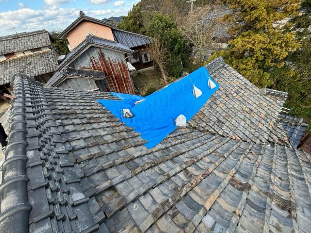 糸島市の老朽化で雨漏りした瓦屋根