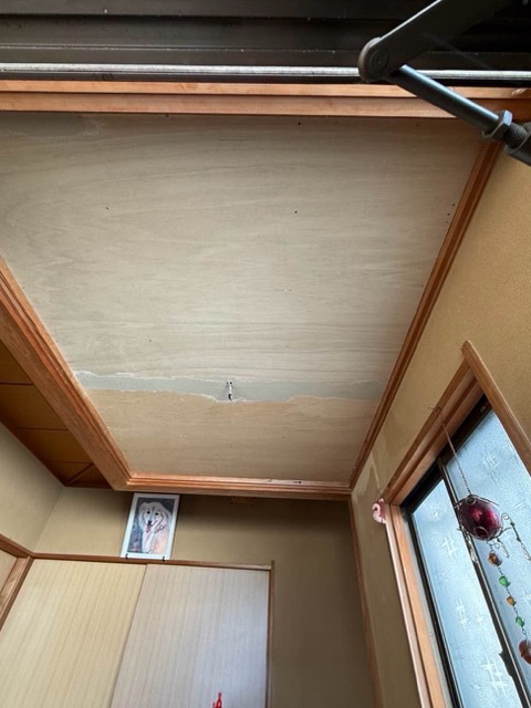 室内雨漏り箇所工事、ベニア施工