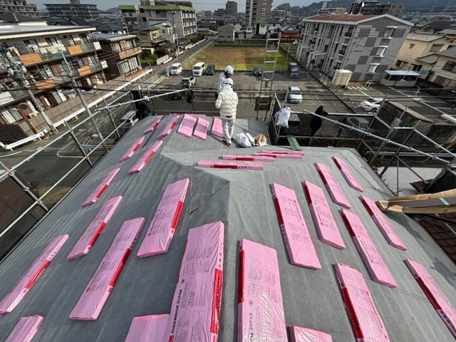 福岡市西区の屋根カバー工法、新規屋根搬入