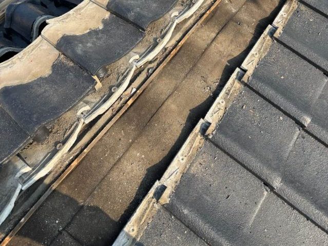 春日市で防水紙の腐食を確認