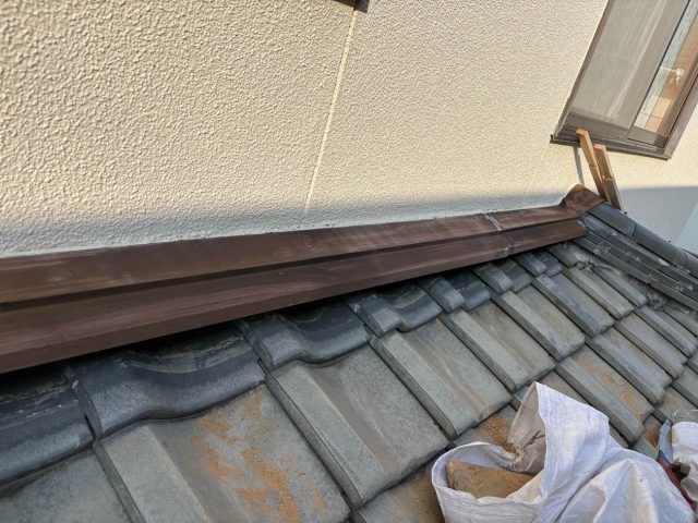 那珂川市で雨漏りした屋根と外壁の取り合い