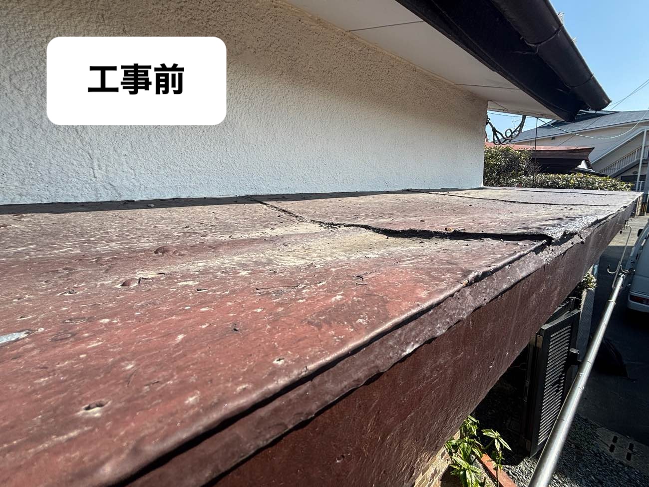 糸島市物件の庇の腐食によって雨漏りが発生している写真